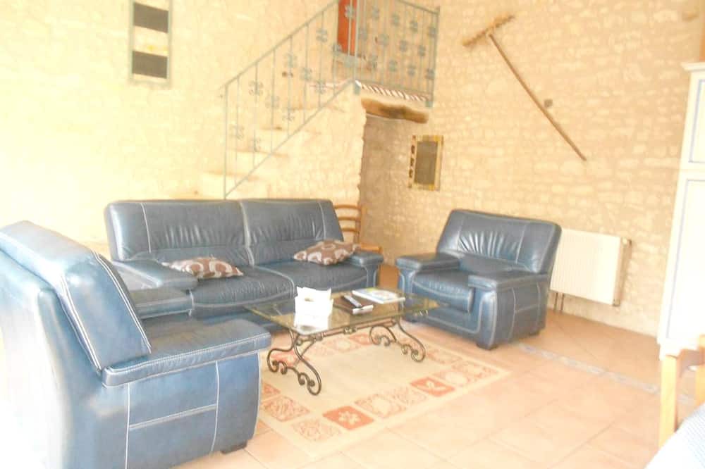 Photo of Livingroom in Taize-Maulais