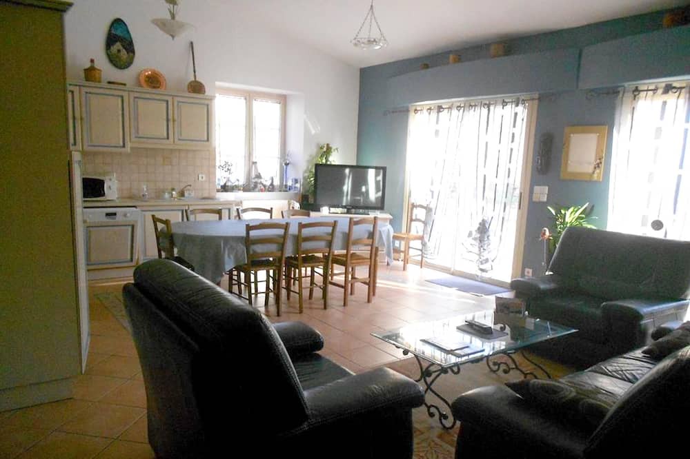 Photo of Livingroom in Taize-Maulais