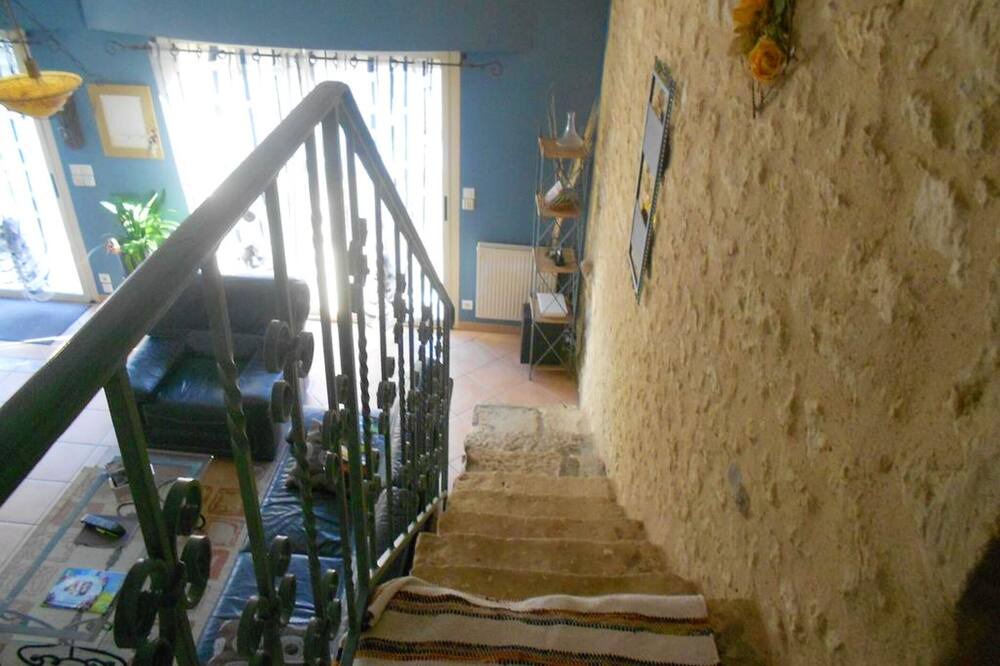 Photo of Livingroom in Taize-Maulais