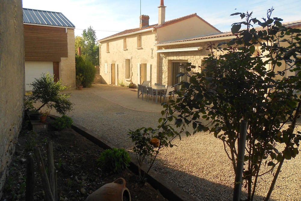 Photo of Outdoor in Taize-Maulais