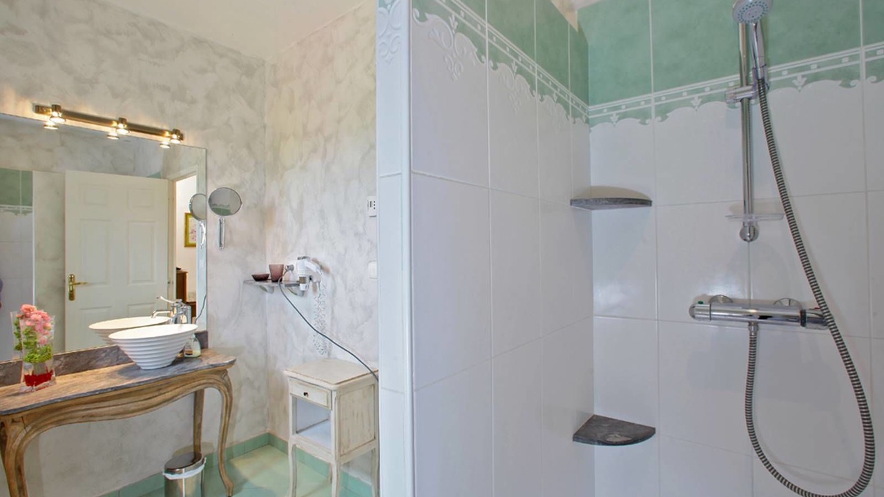 Photo of Bathroom in Veyrines-de-Domme
