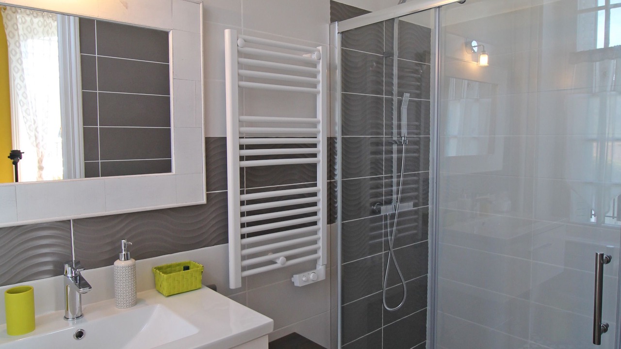 Photo of Bathroom in Chalus