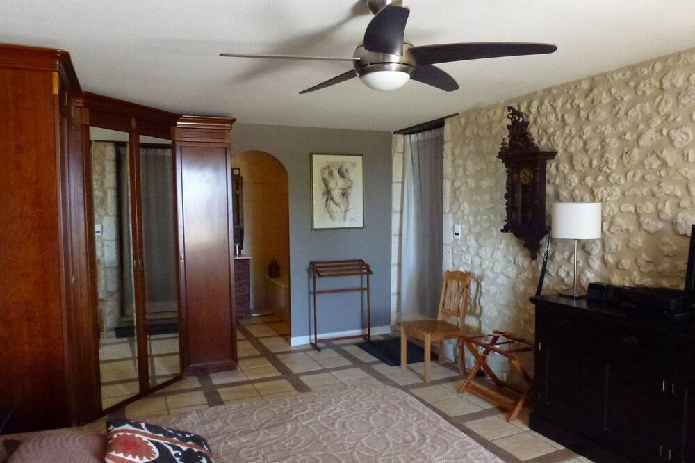 Photo of Bedroom in Salles-Lavalette