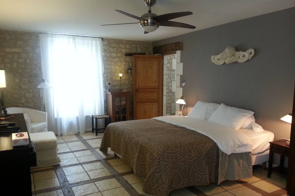 Photo of Bedroom in Salles-Lavalette