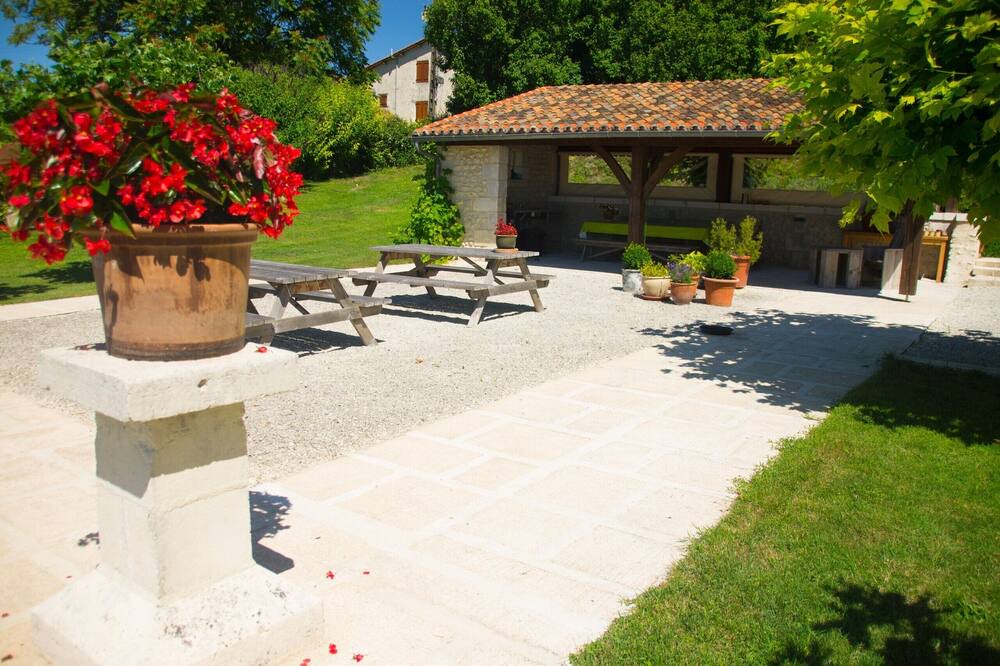 Photo of Outdoor in Salles-Lavalette