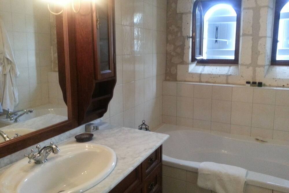 Photo of Bathroom in Salles-Lavalette