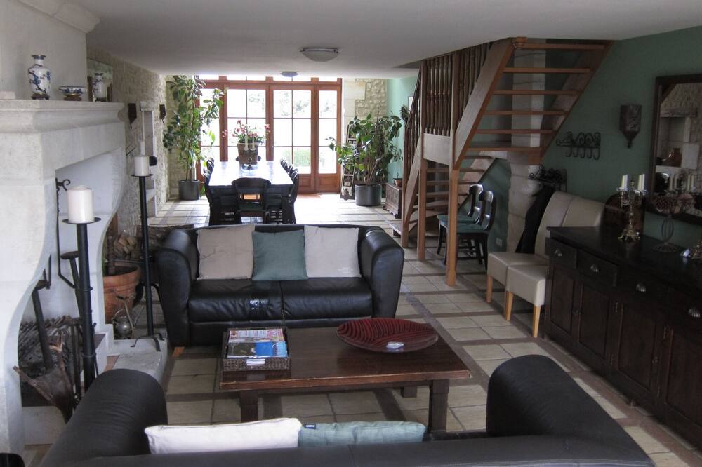 Photo of Livingroom in Salles-Lavalette