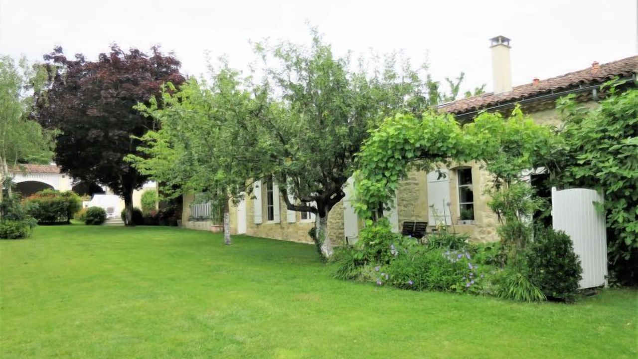 Photo of Outdoor in Vertheuil