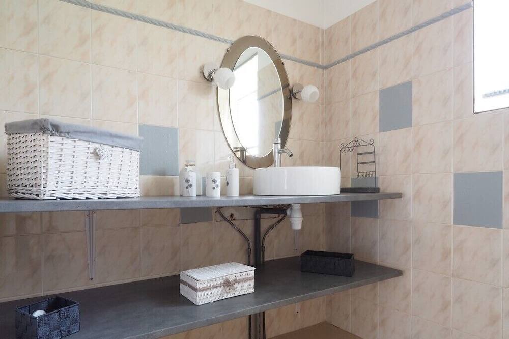 Photo of Bathroom in Coteaux Perigourdins