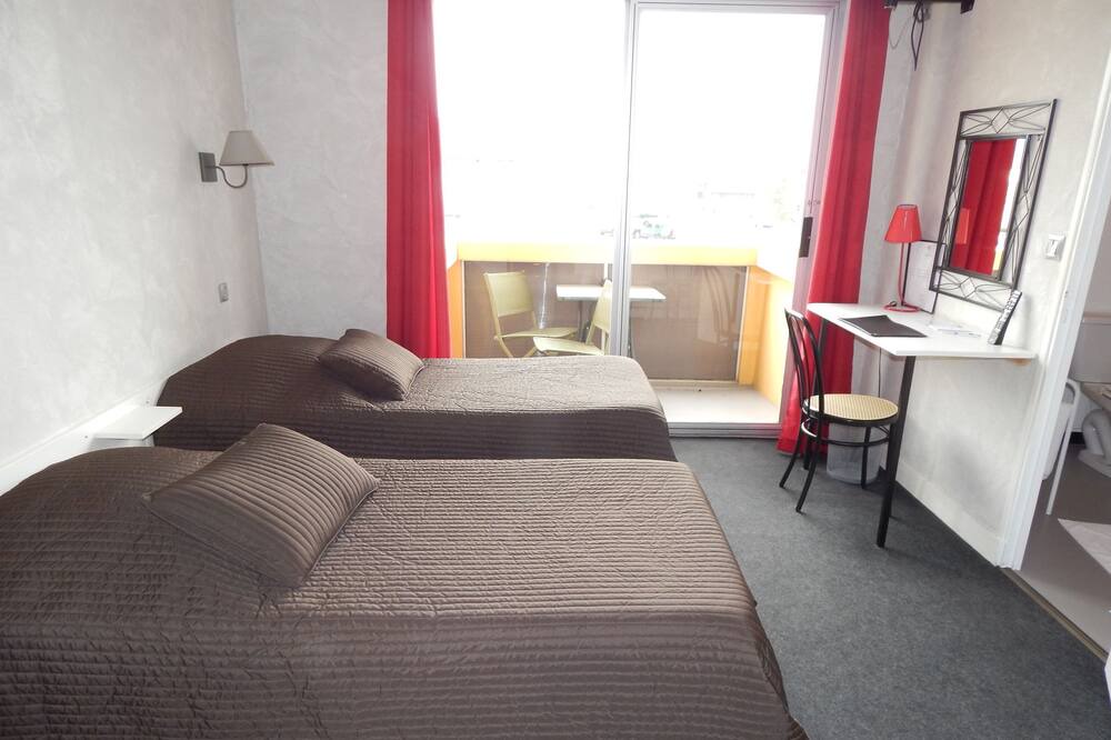 Photo of Bedroom in Parentis-en-Born