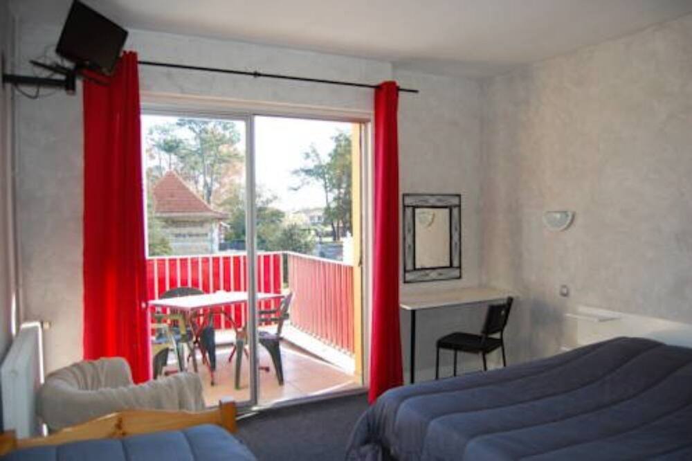 Photo of Bedroom in Parentis-en-Born