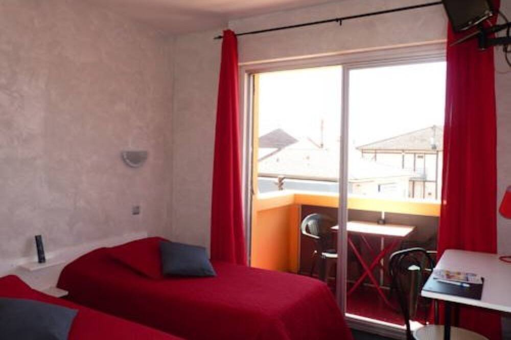 Photo of Bedroom in Parentis-en-Born