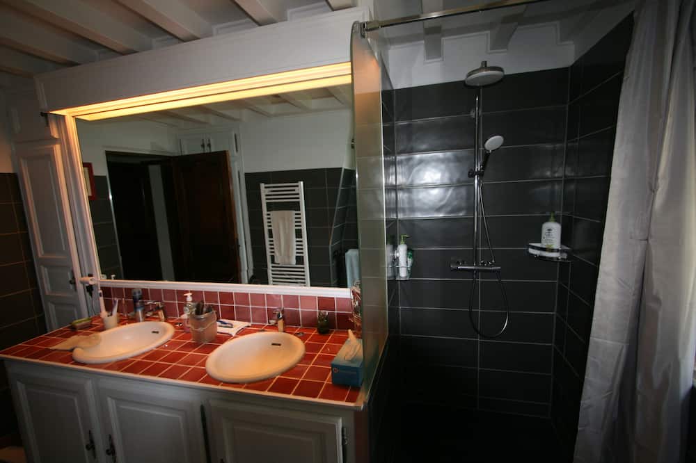 Photo of Bathroom in Les Baux-de-Provence