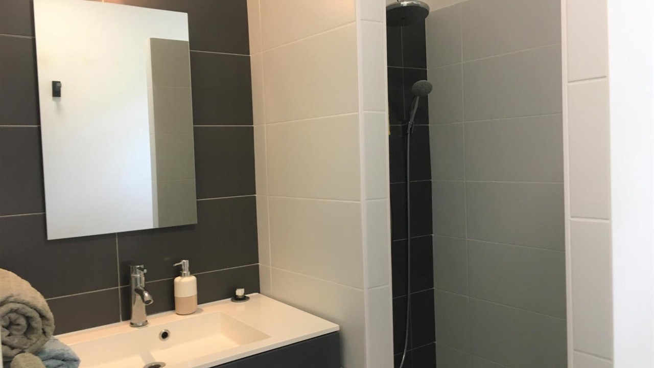 Photo of Bathroom in Lanton