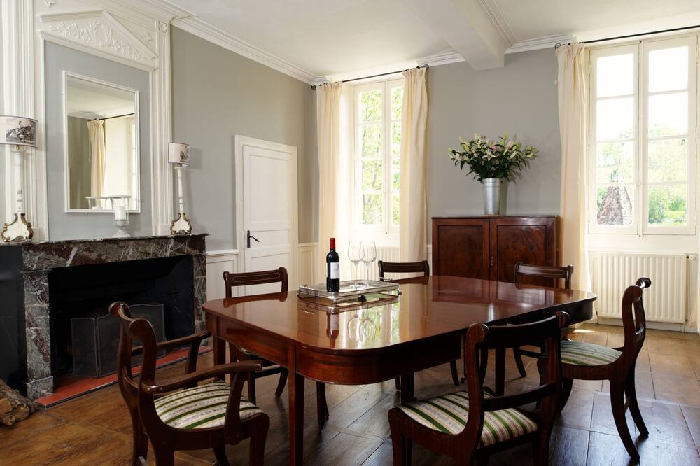 Photo of Livingroom in Saint-Romain