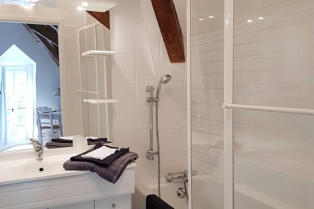Photo of Bathroom in Villamblard
