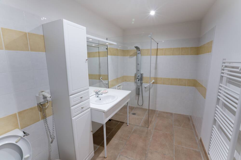 Photo of Bathroom in Villamblard
