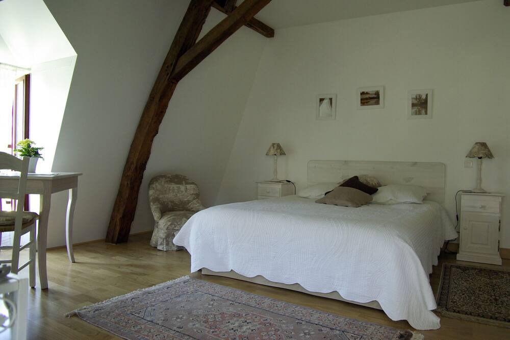 Photo of Bedroom in Villamblard