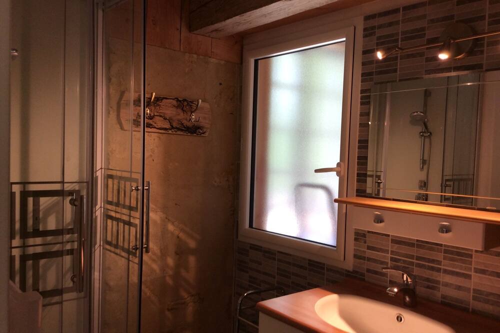 Photo of Bathroom in Queyrac