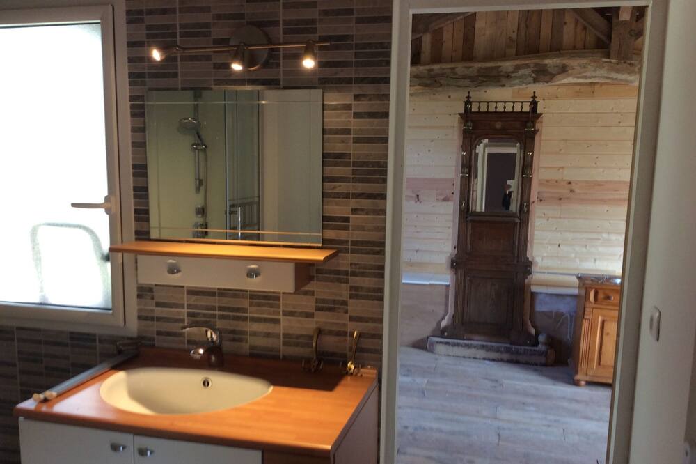 Photo of Bathroom in Queyrac