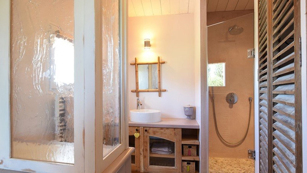 Photo of Bathroom in Les Portes-en-Re