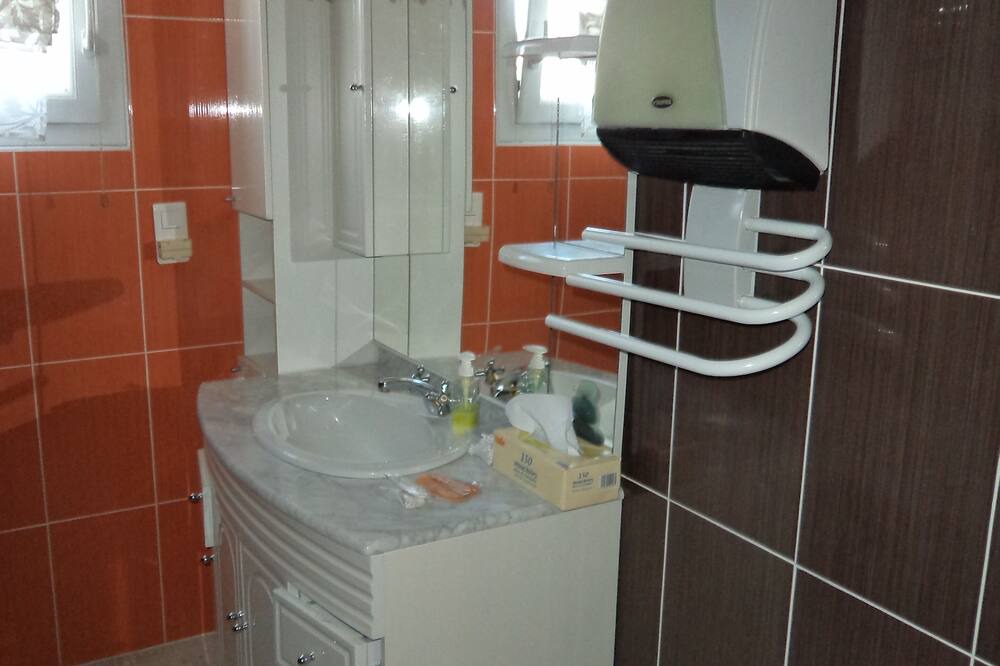 Photo of Bathroom in Gujan-Mestras