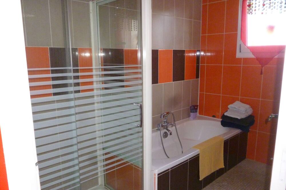 Photo of Bathroom in Gujan-Mestras