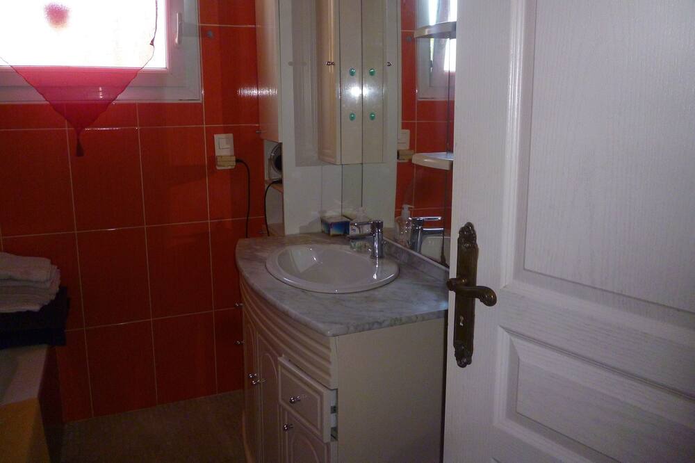 Photo of Bathroom in Gujan-Mestras