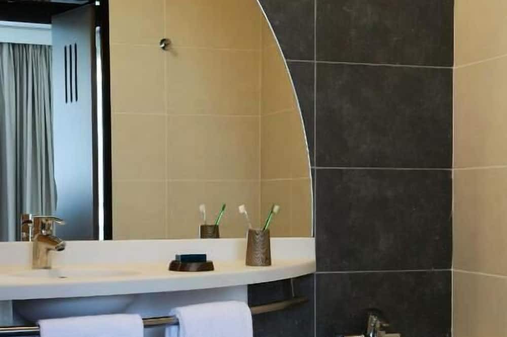 Photo of Bathroom in Bordeaux City Centre