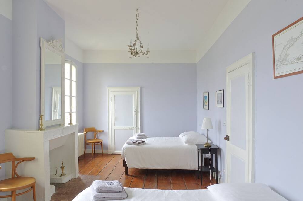 Photo of Bedroom in Izon