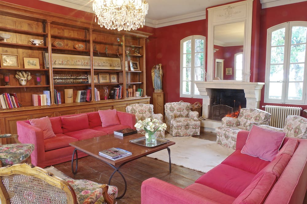 Photo of Livingroom in Izon