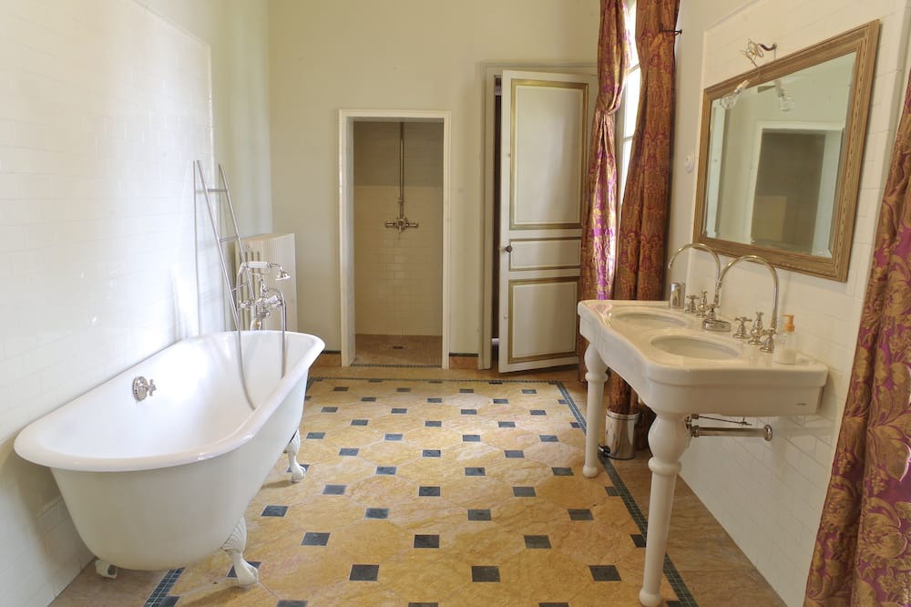 Photo of Bathroom in Izon