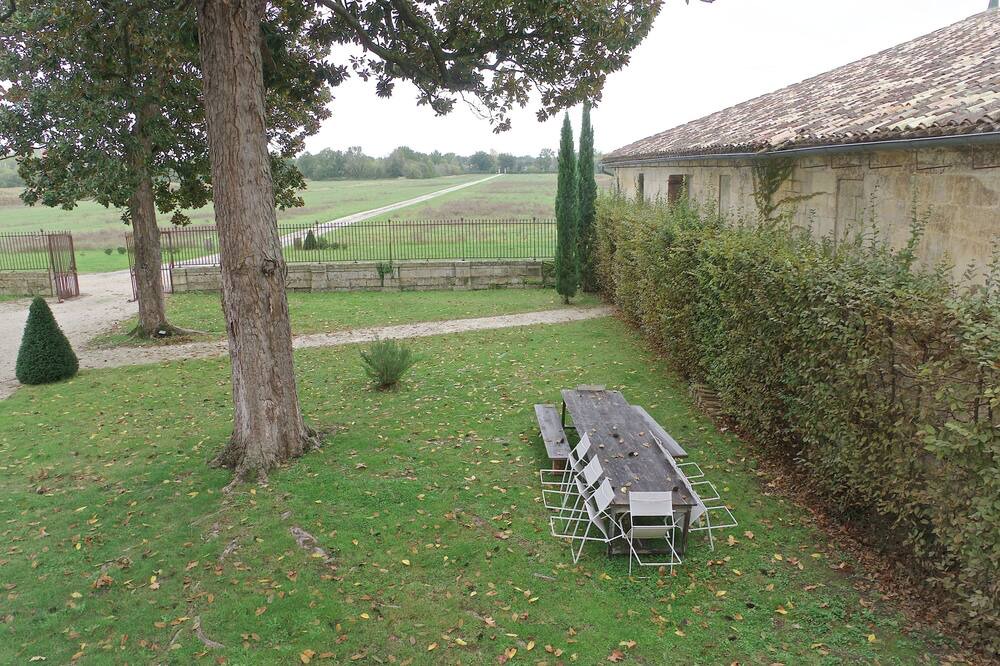 Photo of Outdoor in Izon