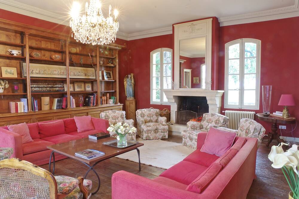 Photo of Livingroom in Izon