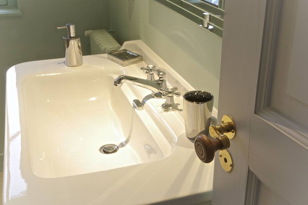 Photo of Bathroom in Izon