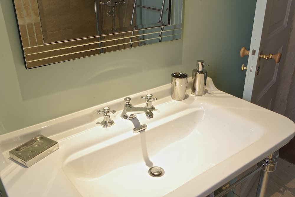 Photo of Bathroom in Izon