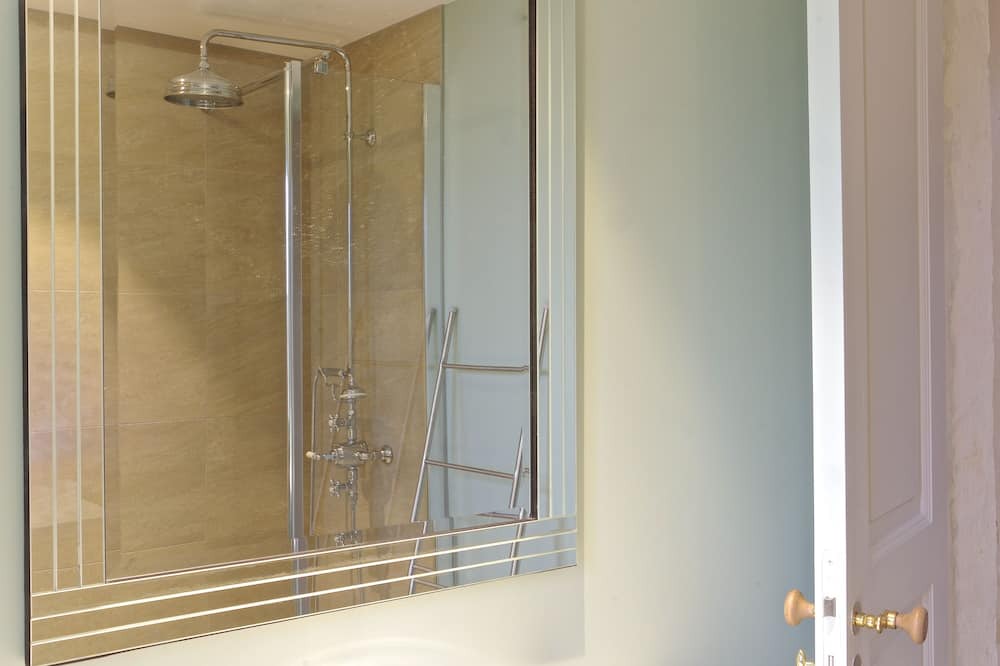 Photo of Bathroom in Izon