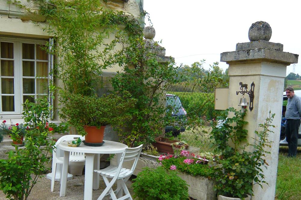 Photo of Outdoor in Bourg-sur-Gironde
