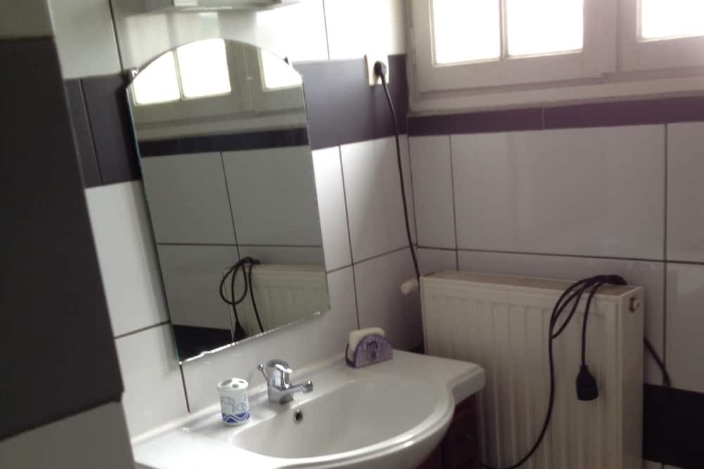 Photo of Bathroom in Bourg-sur-Gironde