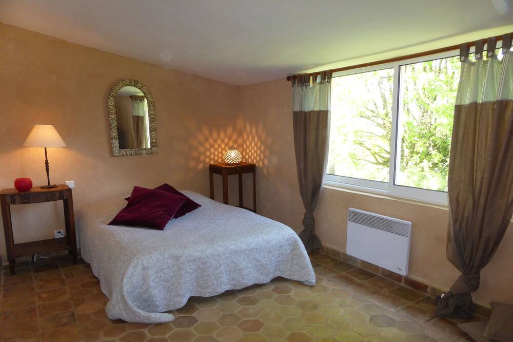 Photo of Bedroom in Bezenac