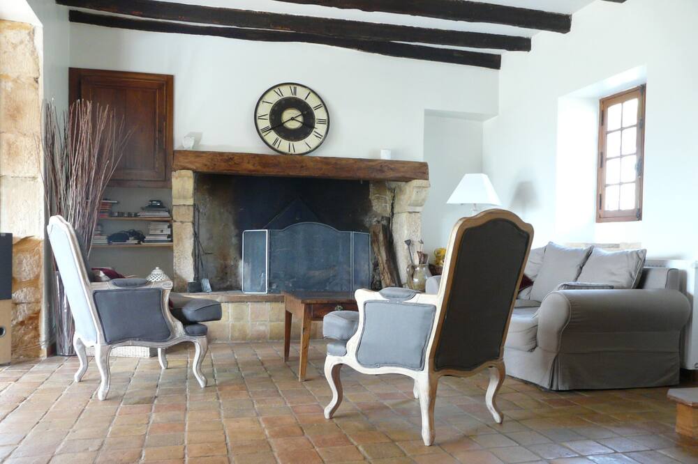 Photo of Livingroom in Bezenac