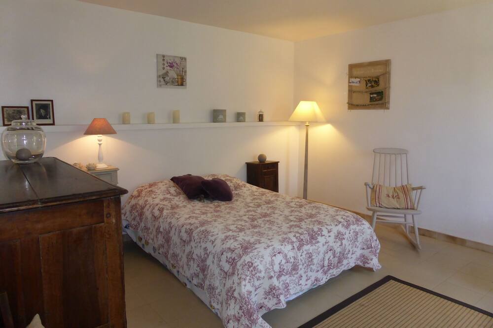 Photo of Bedroom in Bezenac