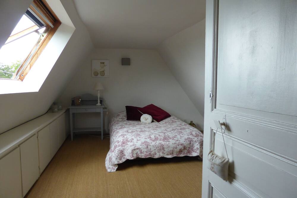 Photo of Bedroom in Bezenac