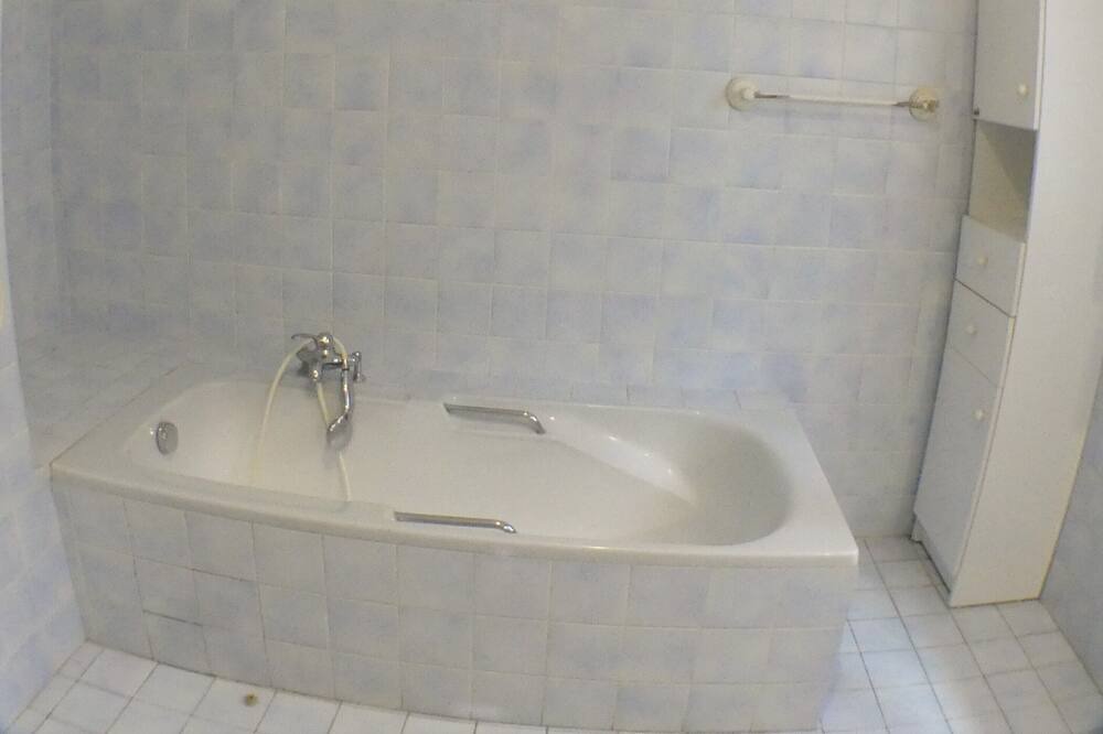Photo of Bathroom in Beynac-et-Cazenac