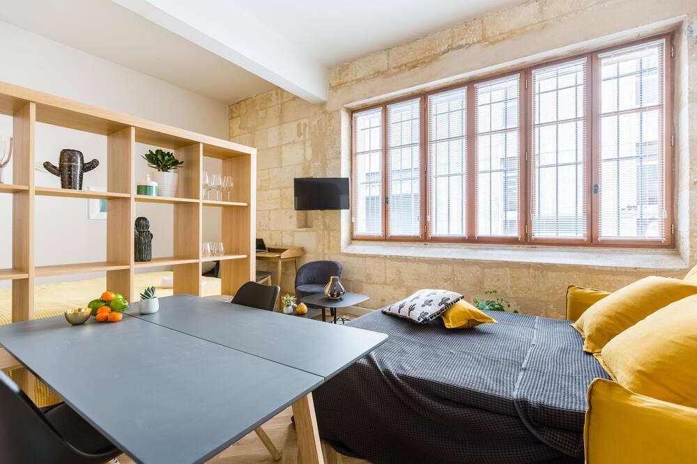 Photo of Livingroom in Hotel de Ville - Quinconces