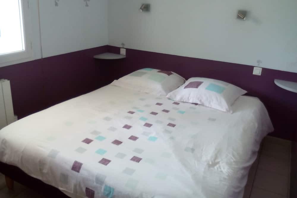 Photo of Bedroom in Saint-Aubin-de-Medoc