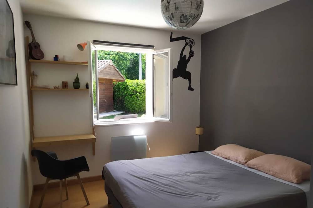 Photo of Bedroom in Saint-Aubin-de-Medoc