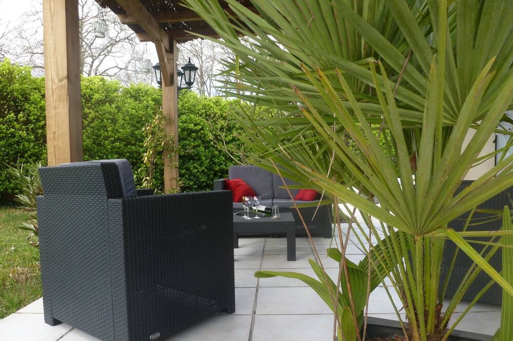 Photo of Patio Balcony in Saint-Aubin-de-Medoc
