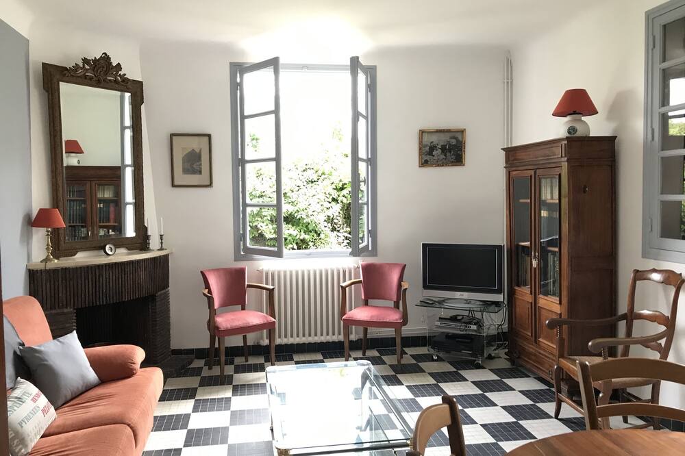 Photo of Livingroom in Ustaritz