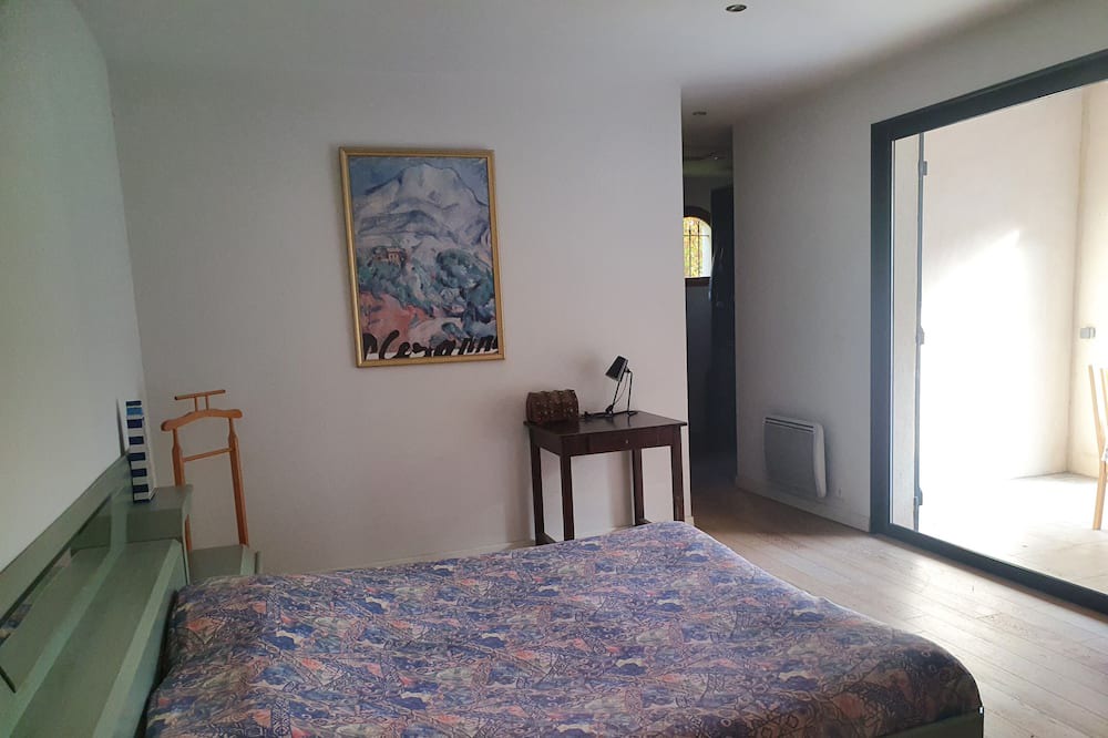 Photo of Bedroom in Eguilles